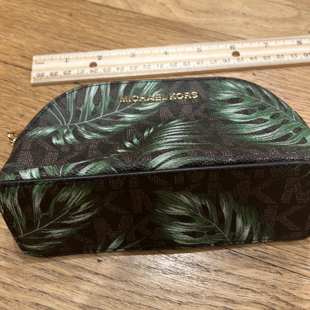 Michael Kors Jet Set palm print cosmetic case -excellent condition - - Picture 3 of 7